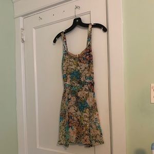 Cute summer dress! Very lightly worn